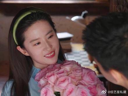 当刘亦菲穿上黑丝，十个李现也顶不住啊！