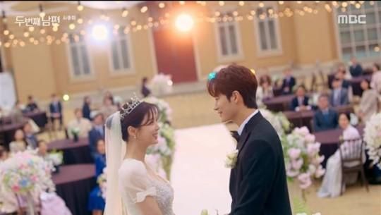 韩国艺人严贤璟车瑞元将奉子成婚