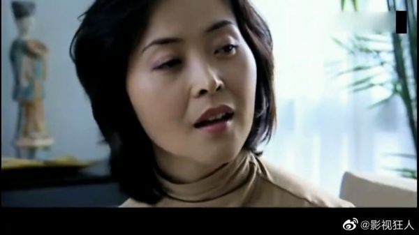 小伙向银行行长借钱结婚，女行长按耐不住对他表白啦！