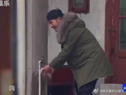 黄晓明回到山东故乡，见到初恋忍不住泪目，直言最想见的就是她