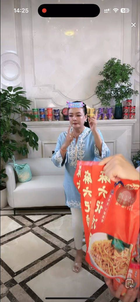 台湾娱乐圈大地震,黄子佼承认xsr,直接丢了个“王炸”发言……