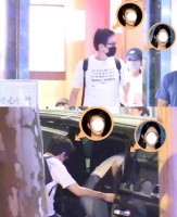 赵丽颖深夜密会冯绍峰,一个动作泄露关系!网友:早看你们不对劲了...