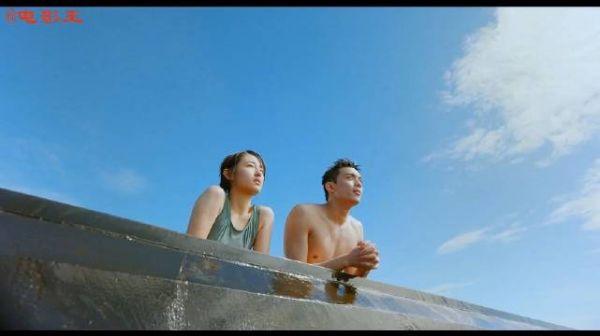蛮喜欢吴磊和张子枫的身高差的，可惜两人在电影里不是真的一对
