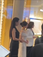她真的很漂亮,还是那种风韵的美,为什么还有人说她普