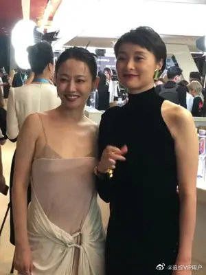 吴越亮相活动,51岁依然气质满满,离开陈建斌后越来越好了……