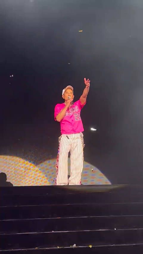 郭富城马来西亚演唱会舞台下一字马……