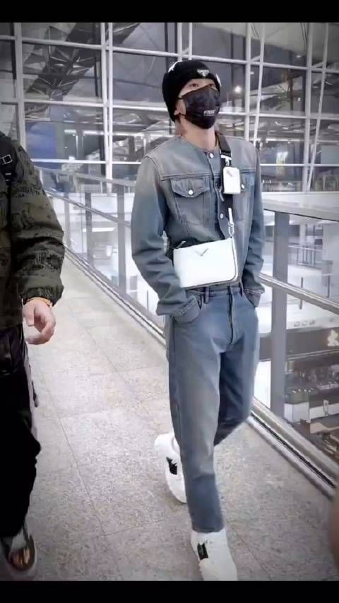 蔡徐坤会塌房不奇怪,毕竟是30秒能装出八百个逼的人