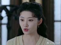 同样是景甜的手差别怎么那么大,一时不知道是手小还是头大了
