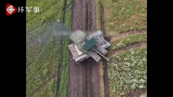 俄军T-72改装后酷似豹2A6,炮塔前后加长可挡住弱点