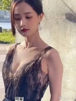 32岁的李一桐参加活动,调皮可爱,古灵精怪