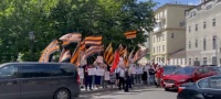俄媒:美独立日当天,其驻俄使馆外现抗议人士,喊口号谴责美国政策