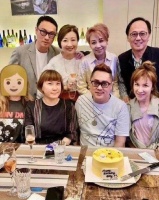 李玟最后露面照曝光:六月底与姐姐为好友庆生