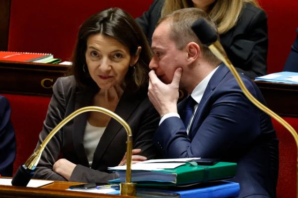 法国负责欧洲事务国务秘书克莱门特·博恩（左） “政治新闻网”欧洲版报道配图