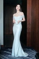 谭松韵缎面丝绸白礼裙造型，气质拉满！好喜欢啊~很难不心动