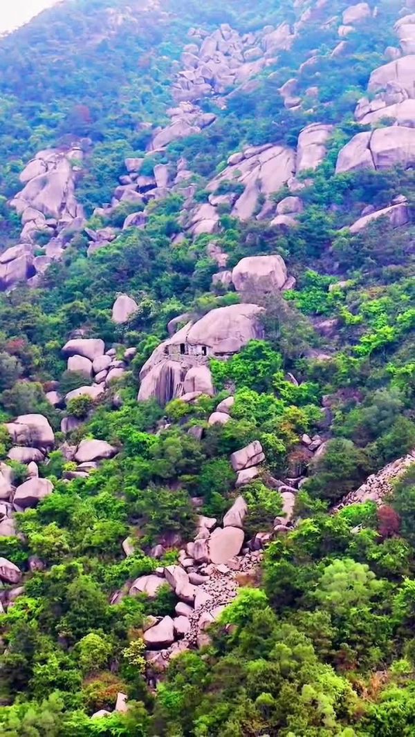 在广东大山无意发现一石头屋这是何人在此隐居呢？