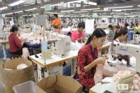 出口不增反降，柬埔寨2个月内40家服装厂停产、2万人被裁