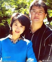 她是知名央视主持人妻子，因老公出轨大闹会场，16年后近况曝光