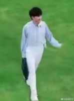 所以周深你的手呢？求求网友们别扒了，已经尽力了