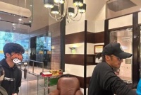 谢霆锋带大儿子澳洲旅游被偶遇，同行未见王菲踪影