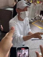 张学友抵达新加坡，他将在这里连续举行11场演唱会……