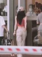 杨幂的好身材毋庸置疑，内娱腰精算她一个不过分吧？