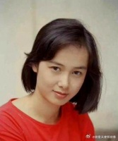 当年，蒋雯丽套现13.5亿后，给了马思纯1.2亿做嫁妆……