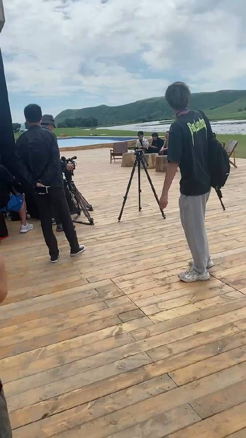 兄弟,麻烦帮我喊两嗓子“沈腾,我好喜欢你!”谢谢啊