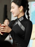 吗呀。迪丽热巴靠近镜头的一瞬间我呼吸都停止了