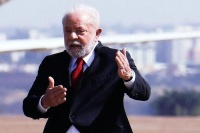 “卢拉入院接受治疗”