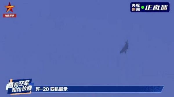 震撼!歼20双机对冲交叉