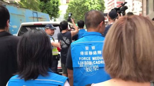 韩红抵达李玟追思会现场