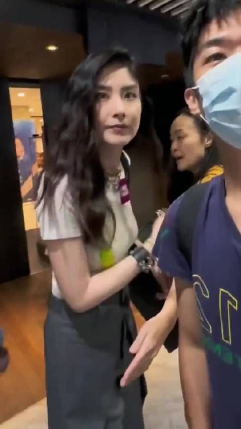 人美歌甜,51岁的她,还是这么漂亮,女版古天乐,低调的慈善家