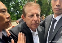 李玟老公首次回应记者提问 称李玟是他的所有