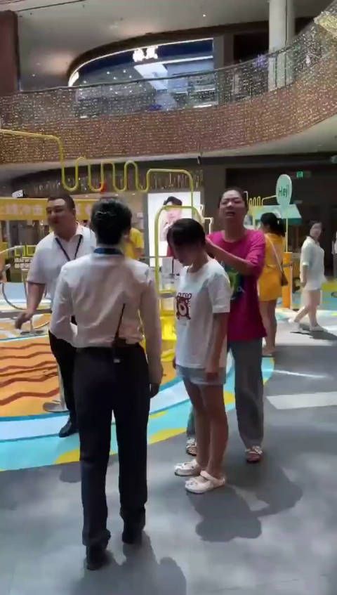 接这条:。原配发现老公出轨了一个幼儿园老师……
