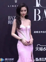 这谁顶得住啊，裙子超美，就是不太听话啊