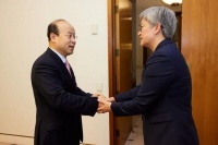 中国驻澳大利亚大使肖千会见澳外长黄英贤