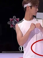 关晓彤一脚踹到鹿晗腰部，注意看鹿晗的反应，还想不想要孩子了