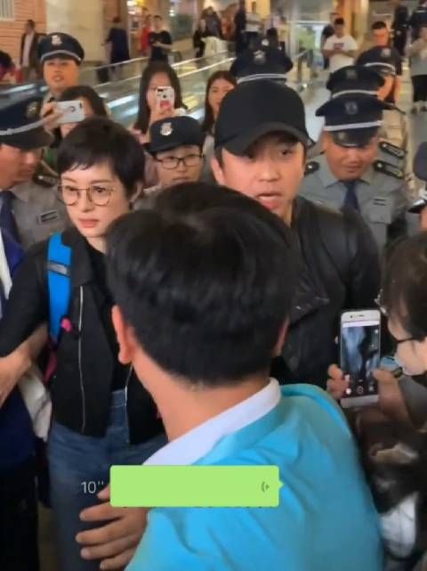 邓超 孙俪一起现身机场,这真的好火啊!