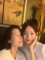 蔡少芬张嘉倪合照 两个姐姐一起吃火锅，关系好好