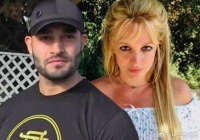 布兰妮丈夫曝女方出轨管家 还曾将自己打晕