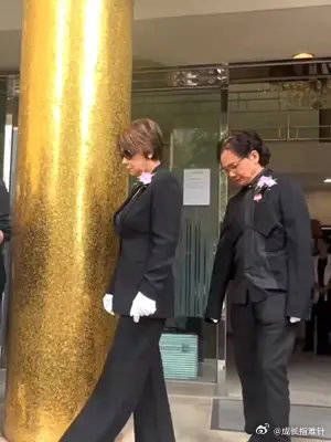 香港殿堂级天后甄妮为李玟发声,参与好声音的每一位都欠缺良知……