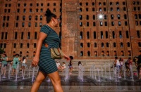 美国变成西方“身高困难户”，究竟是为什么？