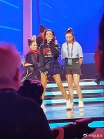 说实话以前真没怎么关注李玟，也知道她是歌手明星……