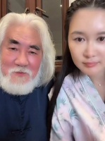 72岁张纪中回应一个月几次，他说自己精力充沛，还是很行的