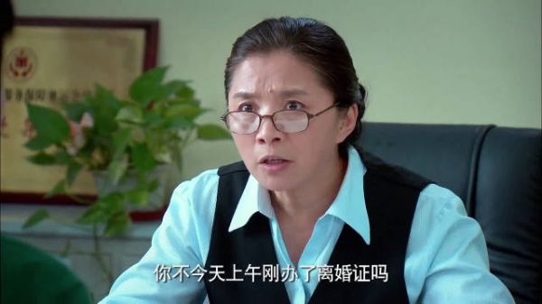 穷大叔上午才刚离婚，下午就领结婚证，同一个工作人员都惊呆了