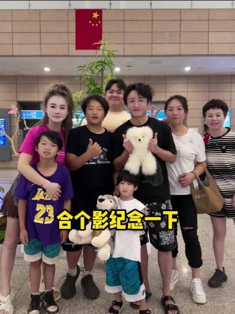 邹市明冉莹颖接儿子回国,12岁轩轩和弟弟独自出国参加夏令营……