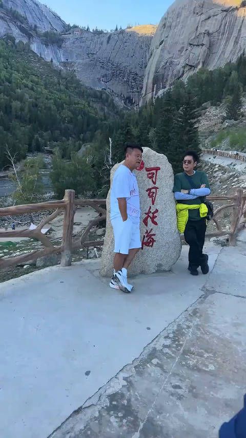 谭咏麟陈百祥来大陆旅游
