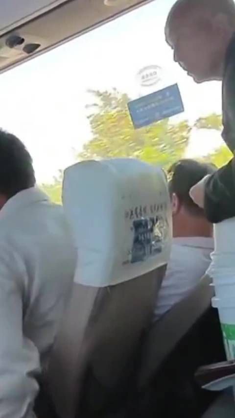 江苏,前排调座位完全不考虑后排大爷的感受……