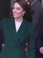 出公务的凯特王妃！虽然没有戴妃时尚，但她西装选择很得体