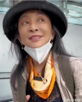 李勤勤让经纪人雇人接机，每人20元要求前呼后拥